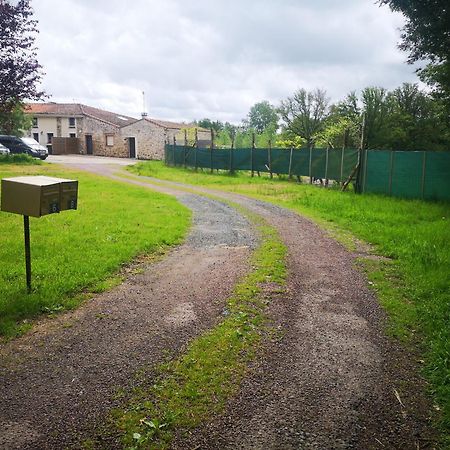 L'Evasion En Pierre Piscine Et Etang Prive Sevremoine Exterior foto