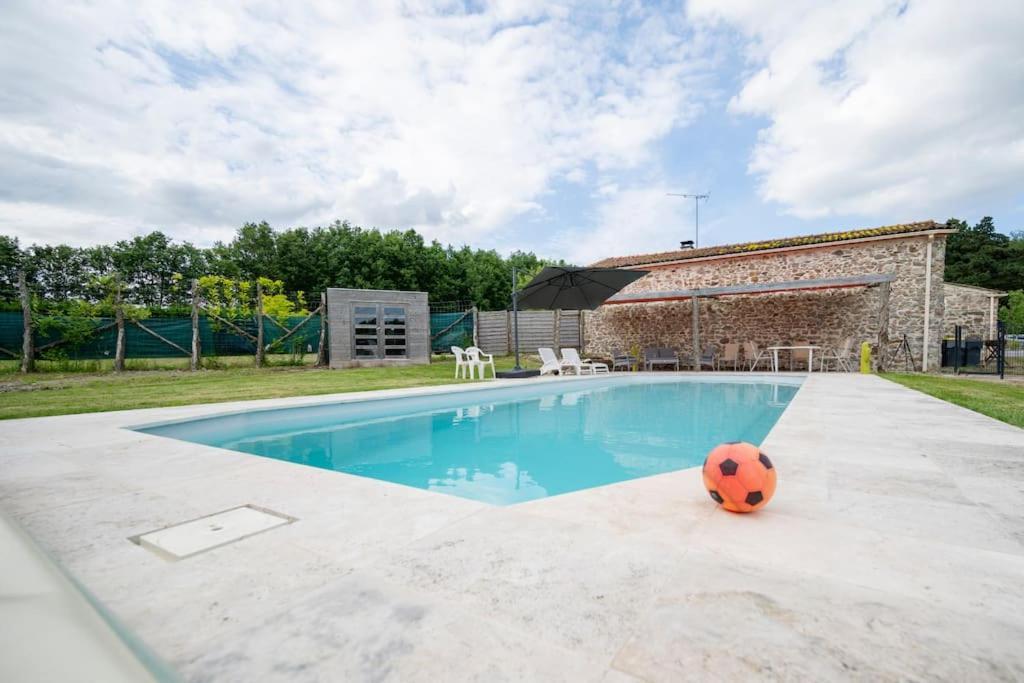 L'Evasion En Pierre Piscine Et Etang Prive Sevremoine Exterior foto