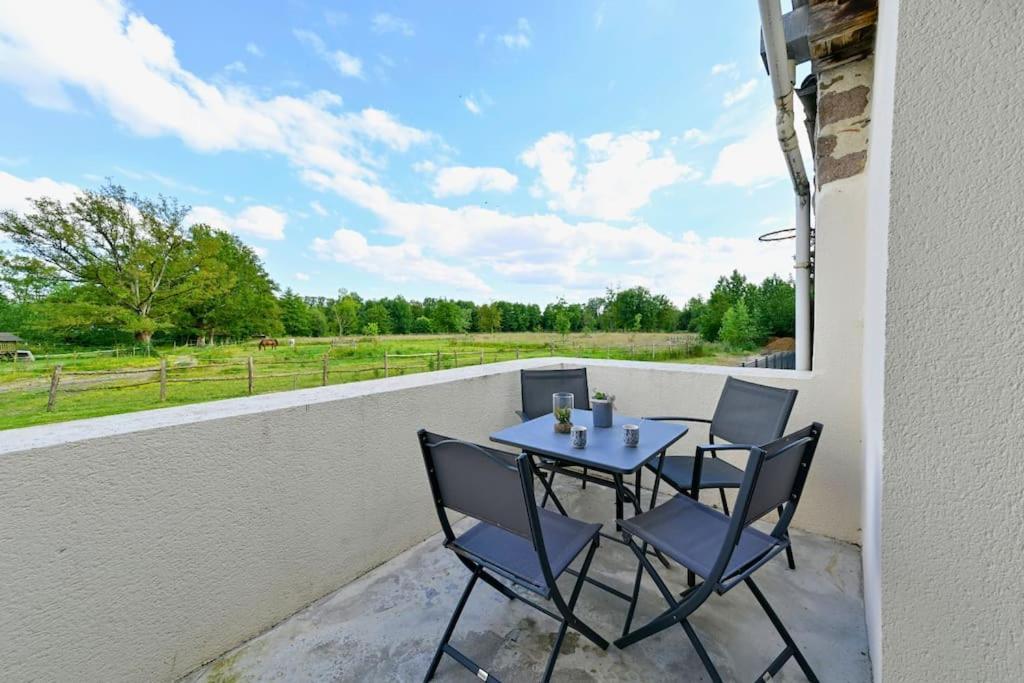 L'Evasion En Pierre Piscine Et Etang Prive Sevremoine Exterior foto