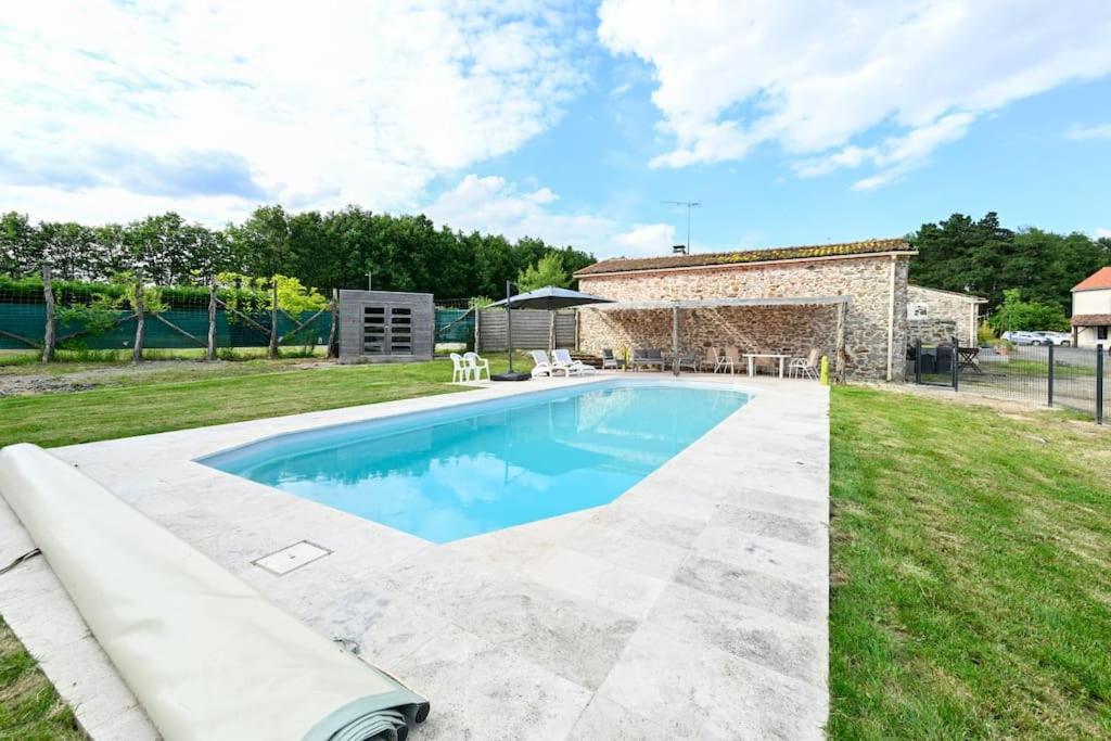 L'Evasion En Pierre Piscine Et Etang Prive Sevremoine Exterior foto