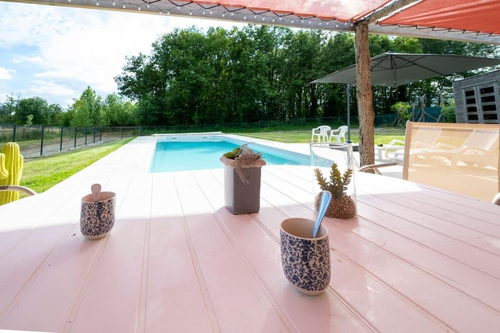 L'Evasion En Pierre Piscine Et Etang Prive Sevremoine Exterior foto