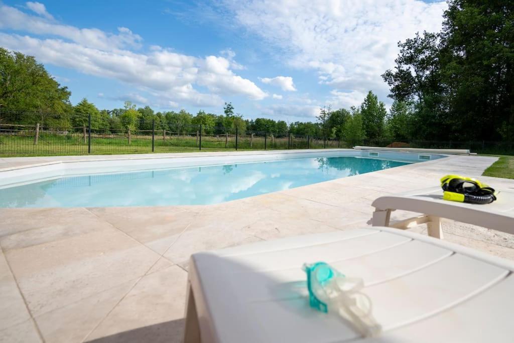 L'Evasion En Pierre Piscine Et Etang Prive Sevremoine Exterior foto