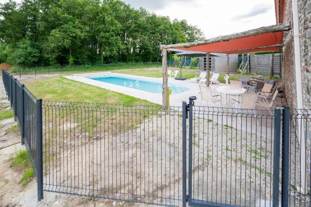 L'Evasion En Pierre Piscine Et Etang Prive Sevremoine Exterior foto